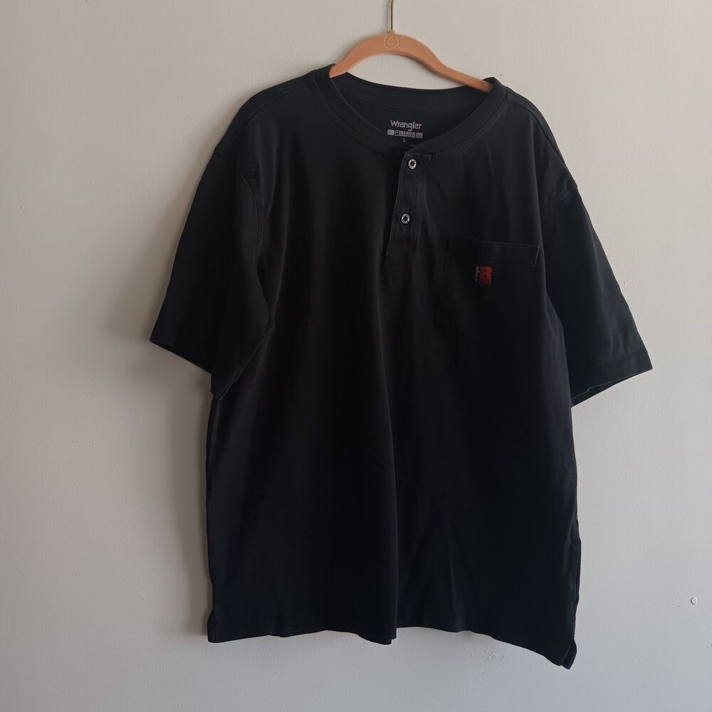 Riggs Workwear by Wrangler Short Sleeve Pocket T Shirt Mens L Button Detail